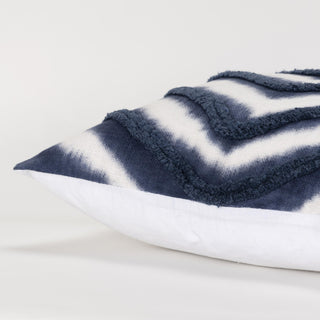 Rizzy Pillows T19721 Ivory / Blue Detail Image