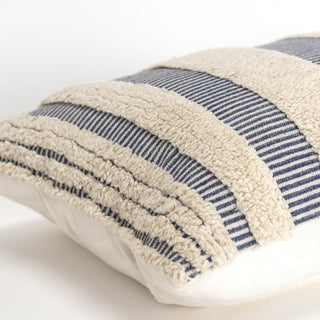 Rizzy Pillows T19725 Navy Corner Image