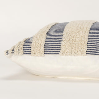 Rizzy Pillows T19725 Navy Detail Image
