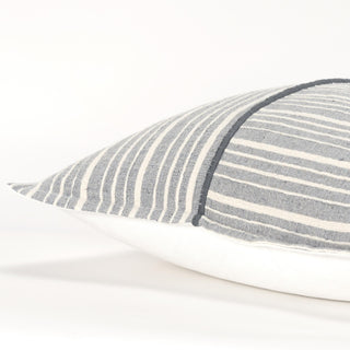 Rizzy Pillows T19731 Gray / Ivory Detail Image
