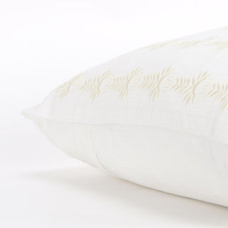 Rizzy Pillows T19813 Almost White Detail Image