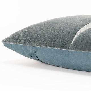 Rizzy Pillows T19895 Teal Detail Image