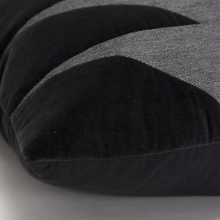 Rizzy Pillows T19896 Dark Grey Corner Image