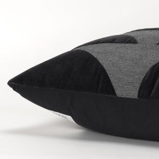Rizzy Pillows T19896 Dark Grey Detail Image