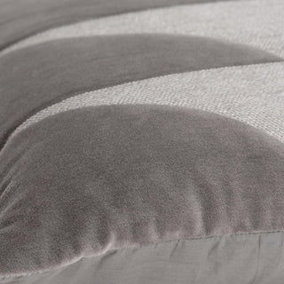 Rizzy Pillows T19898 Grey Corner Image