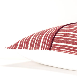 Rizzy Pillows T20011 Red / Ivory Detail Image