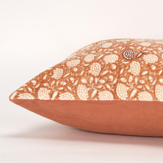 Rizzy Pillows T20019 Rust Detail Image