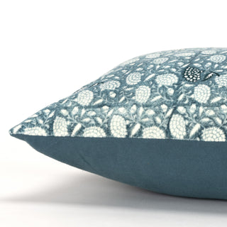 Rizzy Pillows T20020 Teal Detail Image