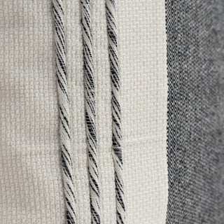 Rizzy Pillows T20027 Black/White Corner Image