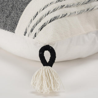 Rizzy Pillows T20027 Black/White Angle Image