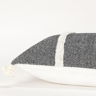 Rizzy Pillows T20077 Black Detail Image