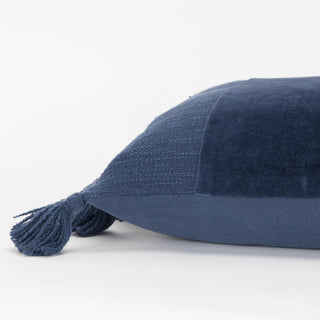 Rizzy Pillows T20079 Blue Detail Image