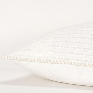 Rizzy Pillows T20082 White Detail Image