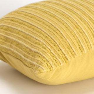 Rizzy Pillows T20187 Yellow Corner Image