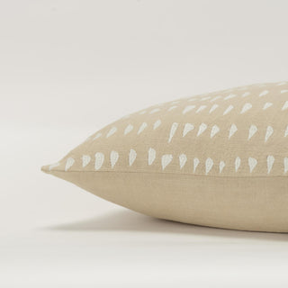 Rizzy Pillows T20244 Natural Edge Image