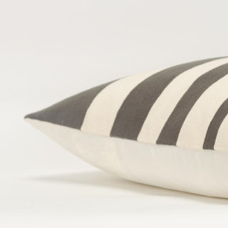 Rizzy Pillows T20461 Grey Edge Image