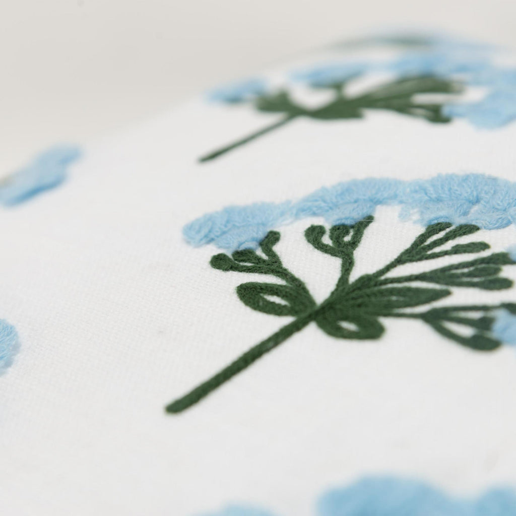 Rizzy Pillows T20507 Ivory / Blue Corner Image