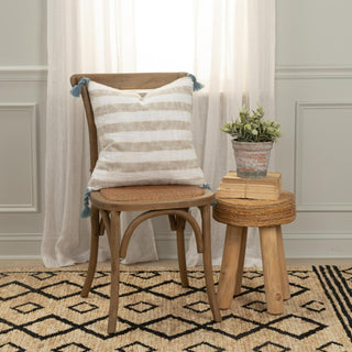 Rizzy Pillows T20561 Natural Room Image Feature