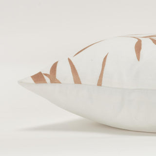 Rizzy Pillows T20570 Ivory / Gold Edge Image