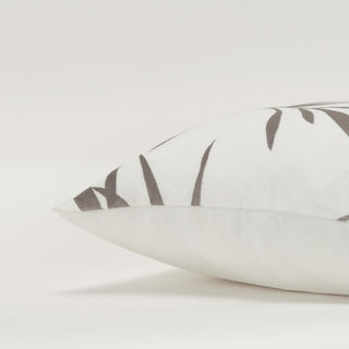 Rizzy Pillows T20571 Ivory / Gray Edge Image
