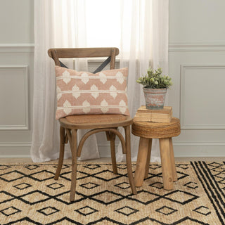 Rizzy Pillows T20579 Coral Room Image Feature