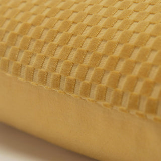 Rizzy Pillows T20603 Yellow Corner Image