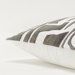 Rizzy Pillows T21509 Ivory / Charcoal Edge Image