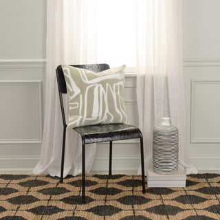 Rizzy Pillows T21511 Ivory / Green Room Image Feature