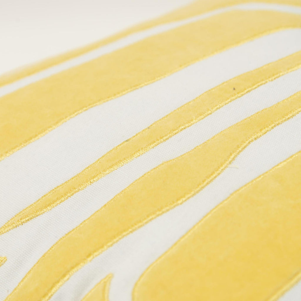 Rizzy Pillows T21512 Ivory / Yellow Corner Image
