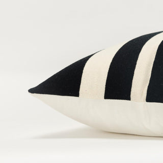 Rizzy Pillows T21514 Black/White Edge Image