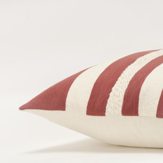 Rizzy Pillows T21518 Wine Edge Image