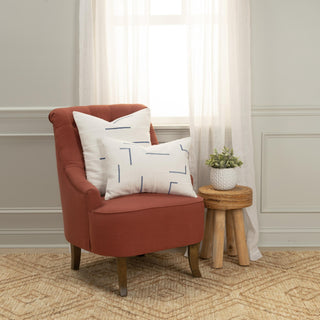Rizzy Pillows T21522 Ivory/Deep Dark Blue Room Image Feature