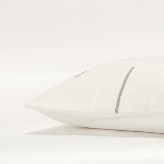 Rizzy Pillows T21523 Ivory/Silver Edge Image