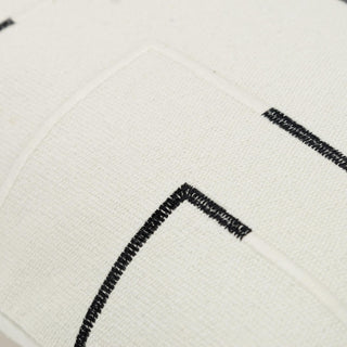 Rizzy Pillows T21524 Ivory / Black Angle Image