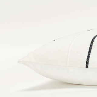 Rizzy Pillows T21524 Ivory / Black Edge Image