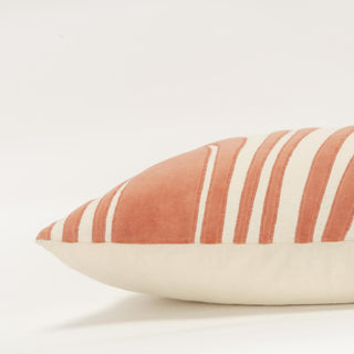 Rizzy Pillows T21533 Coral / Natural Edge Image