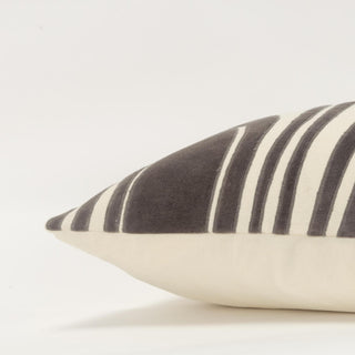Rizzy Pillows T21534 Grey / Natural Edge Image