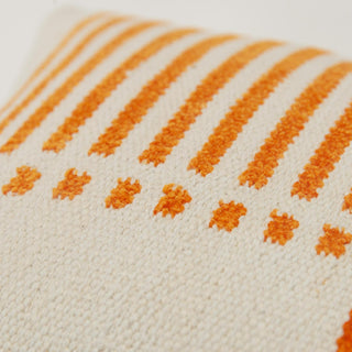 Rizzy Pillows T21538 Natural/Orange Corner Image