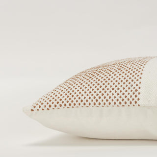 Rizzy Pillows T21540 Natural/Camel Edge Image