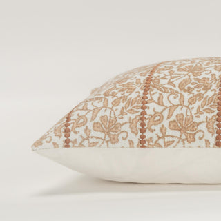 Rizzy Pillows T21546 Camel Edge Image