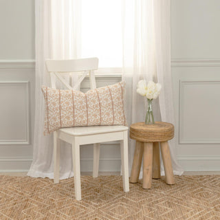 Rizzy Pillows T21546 Camel Room Image Feature