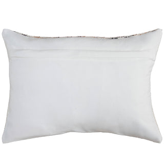 Rizzy Pillows T21549 Multi/Dark Natural Room Image Feature