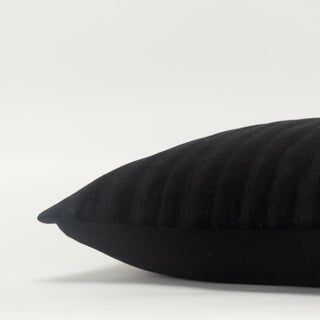 Rizzy Pillows T21582 Black Edge Image