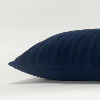 Rizzy Pillows T21585 Deep Dark Blue Edge Image
