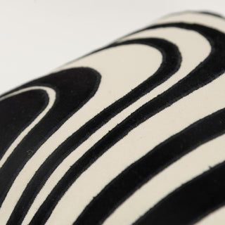 Rizzy Pillows T21587 Black / Natural Corner Image