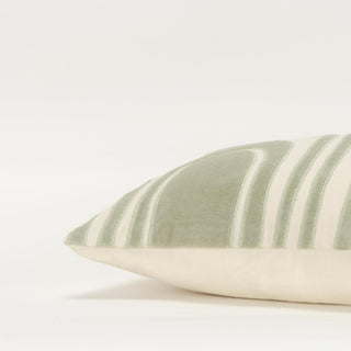 Rizzy Pillows T21589 Green / Natural Edge Image