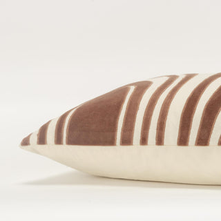 Rizzy Pillows T21591 Brown Edge Image