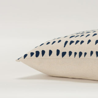 Rizzy Pillows T21604 Natural/Deep Dark Blue Edge Image