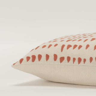 Rizzy Pillows T21605 Natural/ Coral Edge Image
