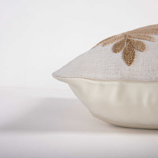 Rizzy Pillows T22301 Natural/Dark Natural Detail Image